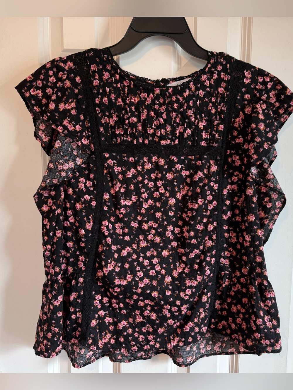 J Jessica Simpson Floral Boho Blouse Top Women’s Medium Black Pink Lace Flutter